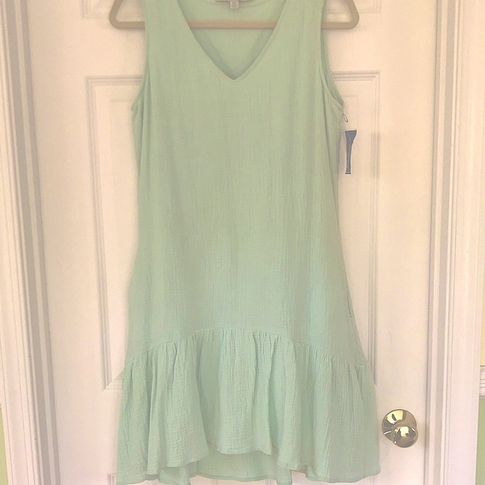 C&C California Mint Green Sleeveless V‑Neck Ruffle Hem Dress